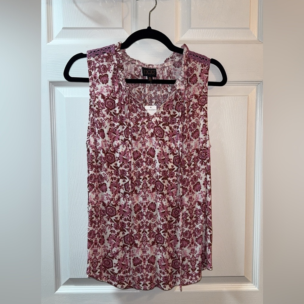 Women’s sleeveless ruffle neck top